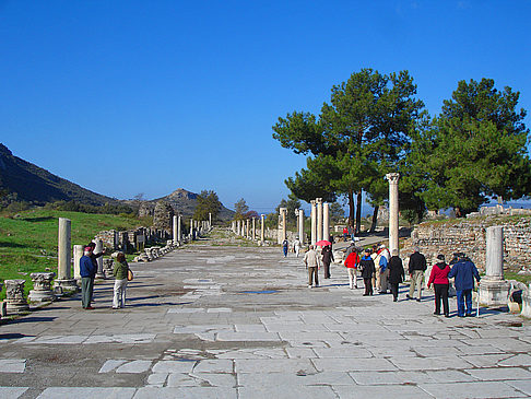  Foto Sehenswürdigkeit  Blick über die Prunkstraße von Ephesos